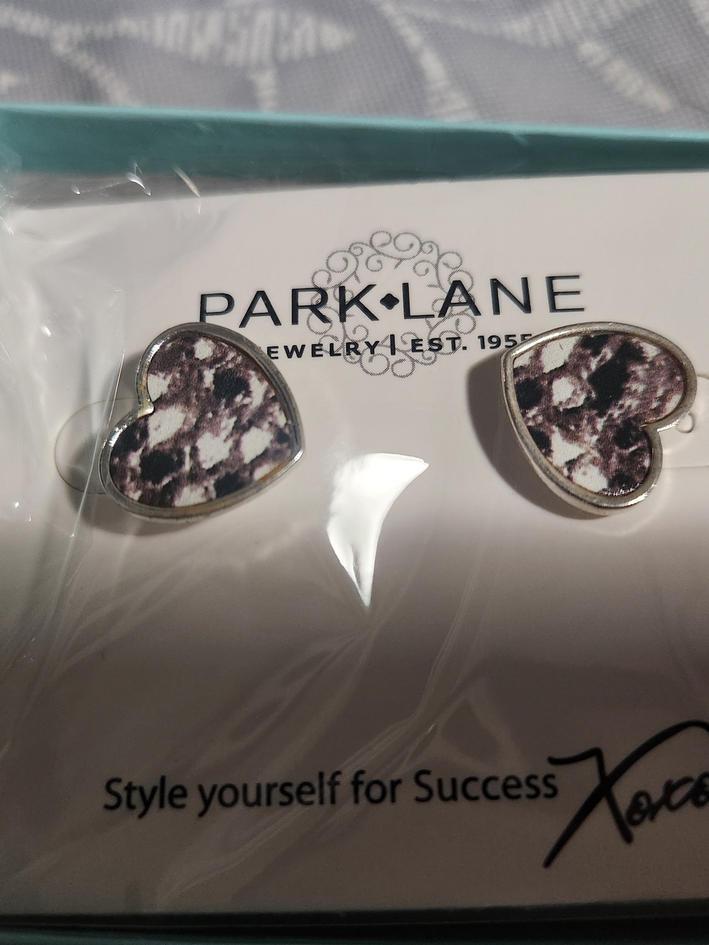 Park Lane bindi  Heart Stud Earrings in Black & White Marbled Print